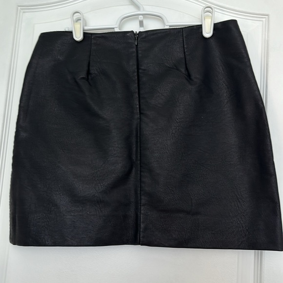 BlankNYC, Pleather skirt, size 26, in great condition - Picture 2 of 2
